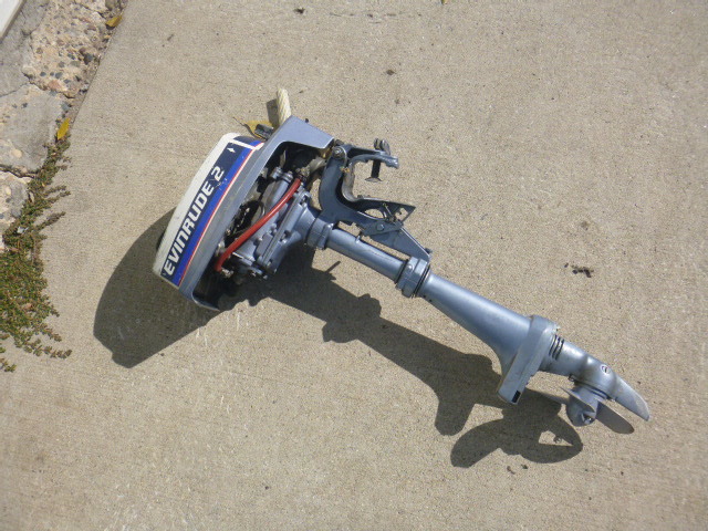 lot 16 image: Evinrude 2 Boat Motor