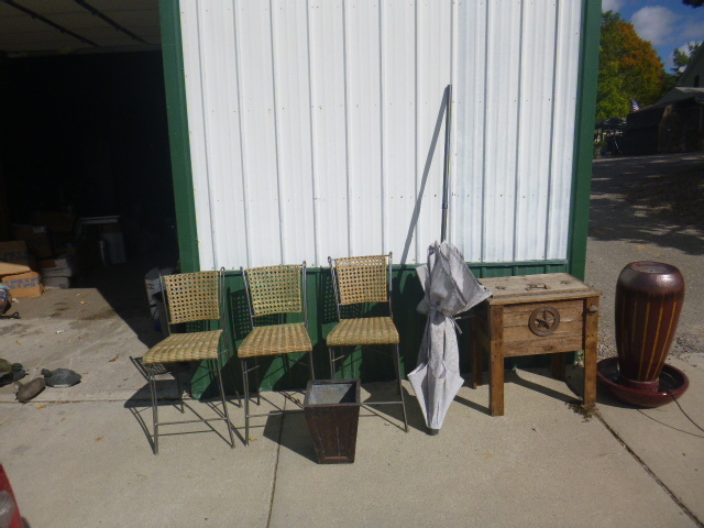 lot 22 image: Patio Items