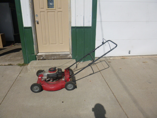 lot 29 image: Murray Push Mower