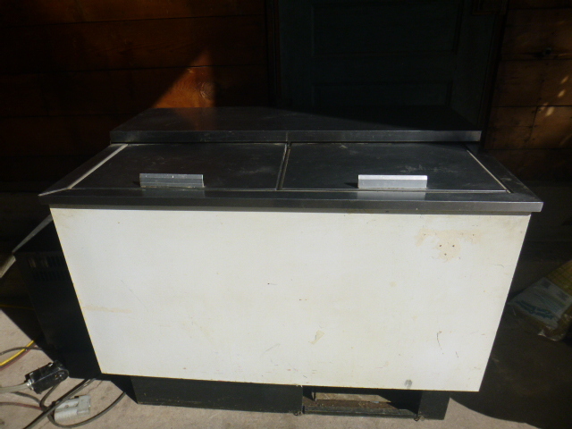 lot 2 image: Dixie-Narco Inc. Beer Cooler
