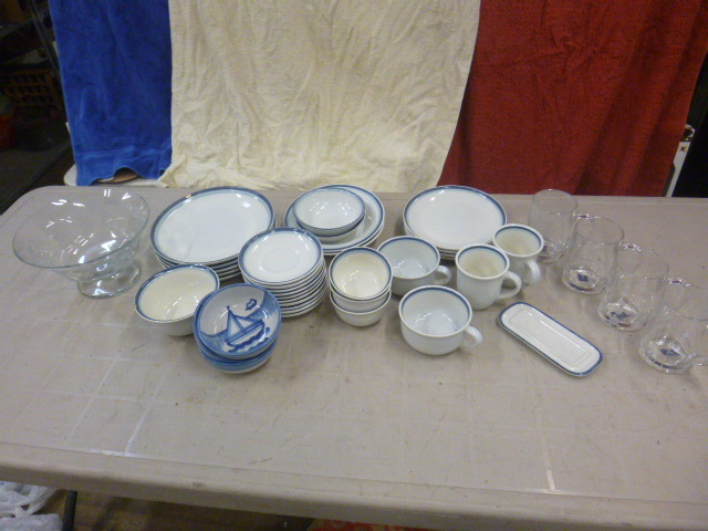 lot 32 image: Crystal and Dinnerware