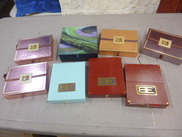 lot 38 image: NEW Bare Essentials Make-Up and Brush Kits