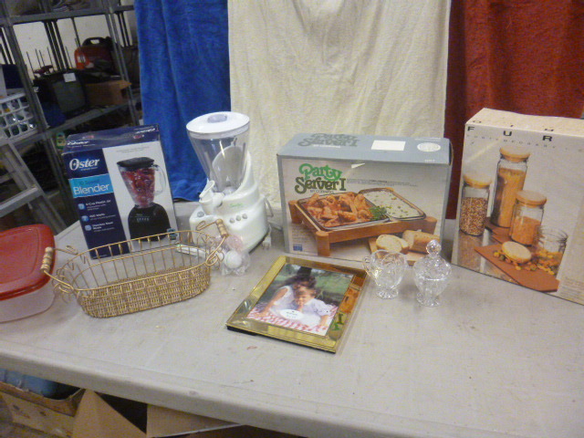 lot 43 image: Kitchen Items