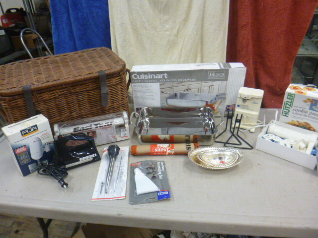 lot 49 image: Kitchen Items