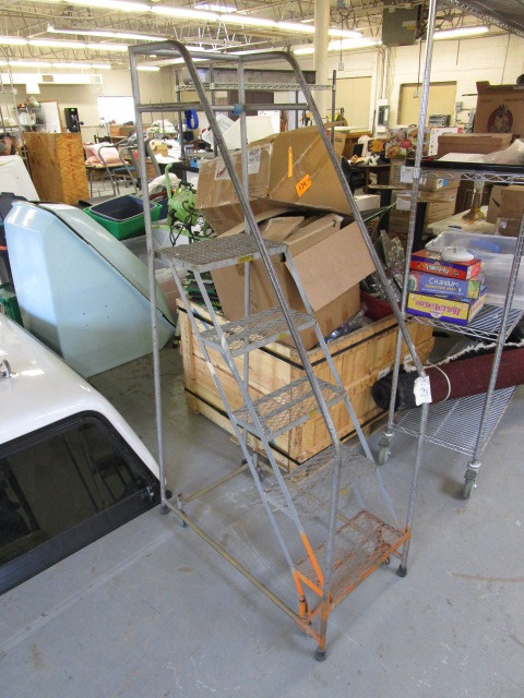 BALLYMORE ROLLING STEP LADDER