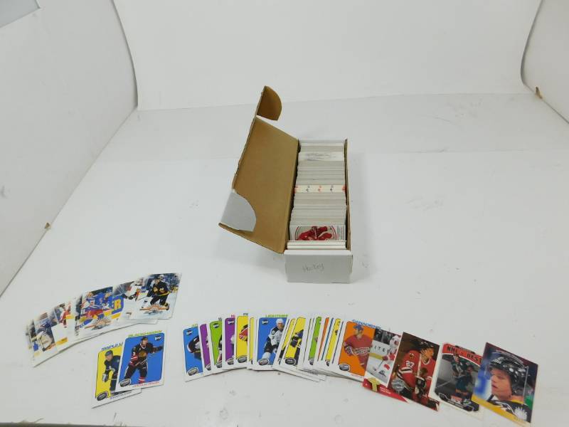 lot 17 image: Box Of National Hockey League Players Cards