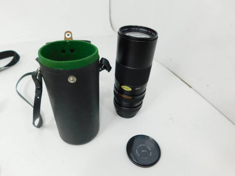lot 21 image: Nikon Vivitar 62mm   (UV-HAZE 1-Piece Camera Lens Filter)---In Carrying Case