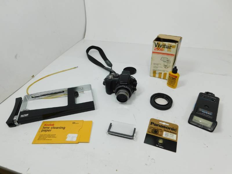 lot 23 image: Vivitar 2500 Flash--Olympus SP-560UZ Camera ---Other Camera Equipment