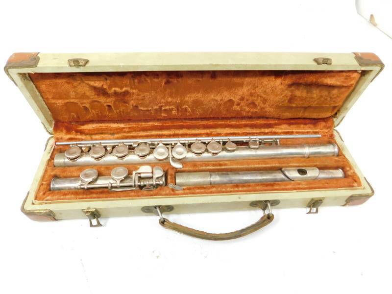 lot 29 image: Vintage Silver Artley Flute  (44970) In An Artley Hard Case