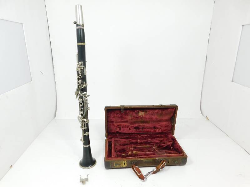 lot 31 image: Vintage Pan American Clarinet In Carrying Case