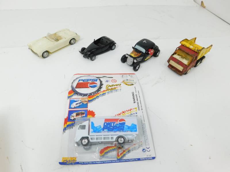 lot 33 image: Five Collectors Toy Cars