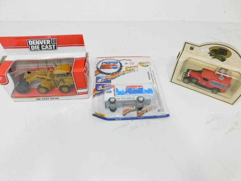lot 37 image: Three Die-Cast Metal Vehicles
