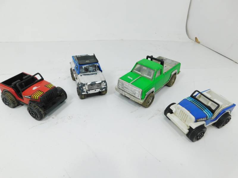 lot 39 image: Four Metal Vintage Vehicles