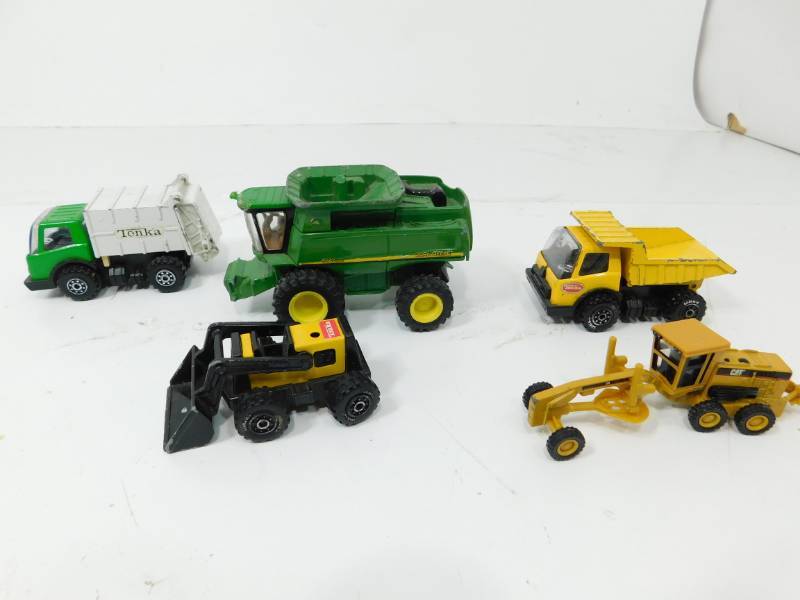 lot 43 image: Six Vintage Collectors Toy Vehicles