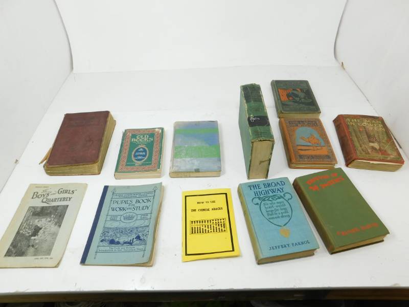 lot 61 image: Nine Vintage Books
