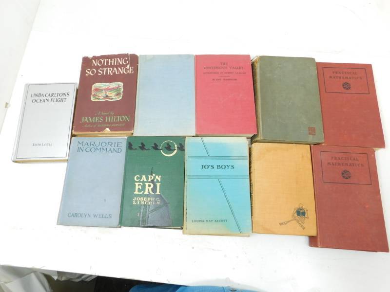 lot 62 image: Eleven Vintage Books