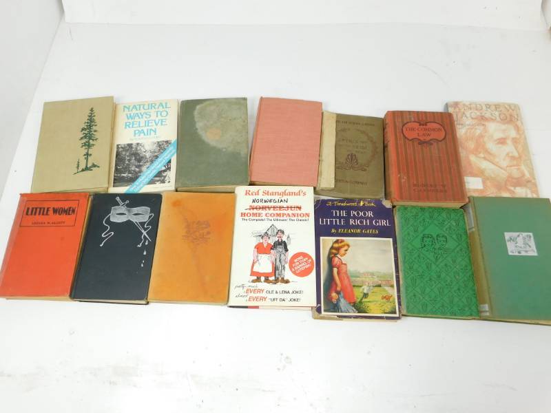 lot 64 image: Fourteen Vintage Books