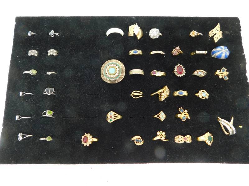 lot 68 image: Lot Of Miscellaneous Rings