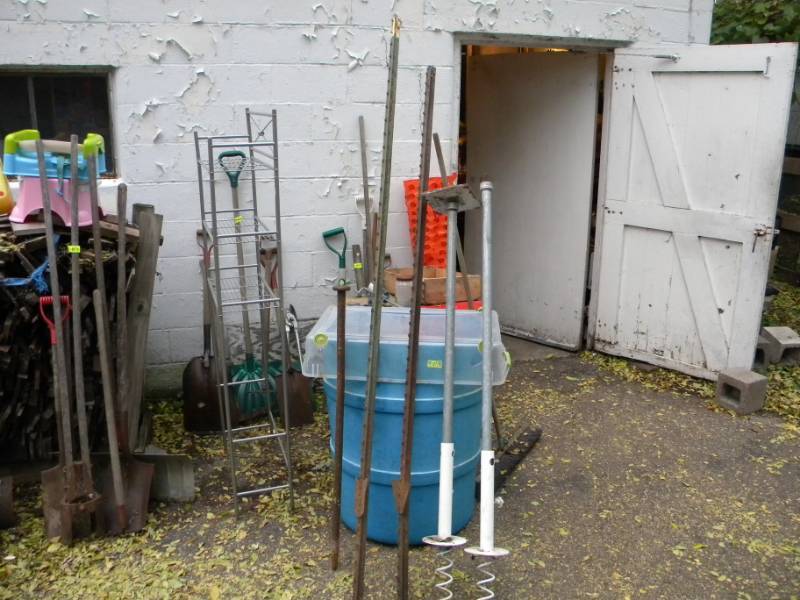 2 T-Posts, 2 Screw in Bird HouseFeeder Posts & Long Tent Stake