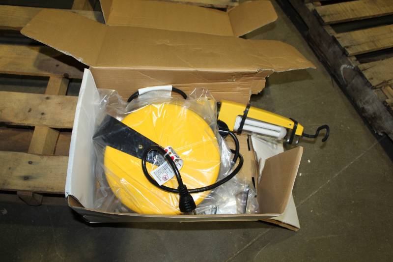 lot 4 image: Cordtek 163 35ft. Light Reel w 36W Fluorescent Light