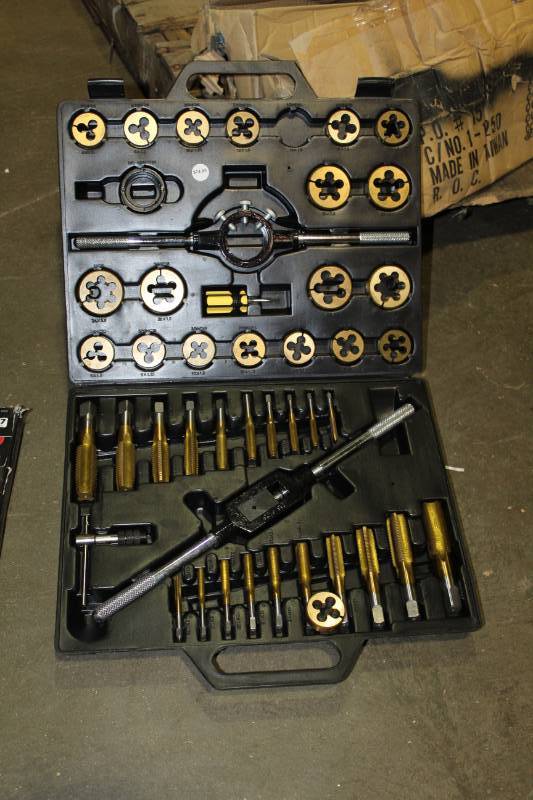 lot 16 image: Standard Tap & Die Set
