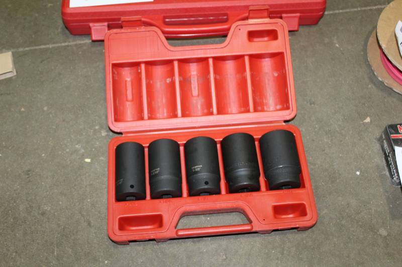 lot 32 image: Tekton 5-Piece Chrome Vanadium SAE  Deep Well Impact Socket Set w Case