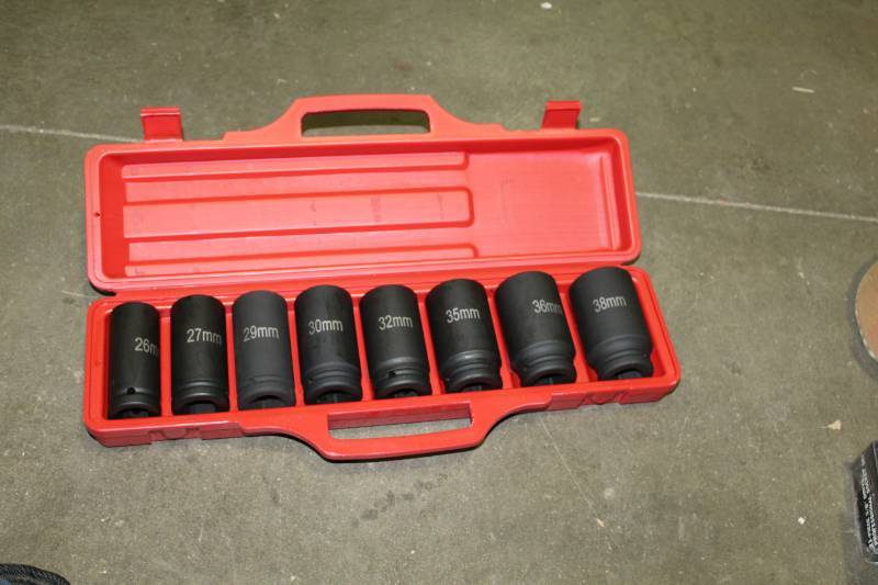 lot 31 image: Tekton 8-Piece Metric  Deep Well Impact Socket Set w Case