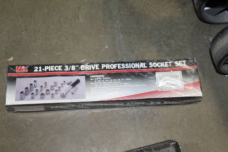 lot 39 image: MIT 21-Piece 38in. Drive Metric Professional Socket Set