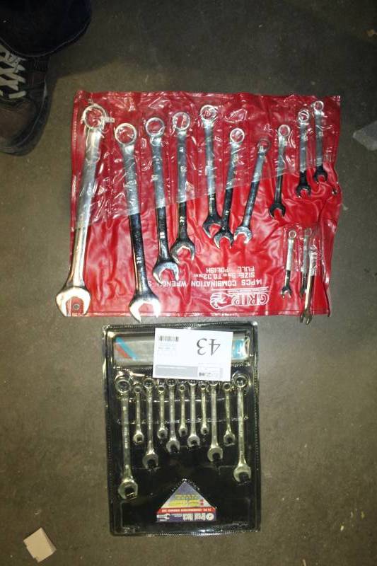 lot 43 image: Great Neck 11-Piece Metric Combination Wrench Set, GRIP 14-Piece Metric Combination Wrench Set