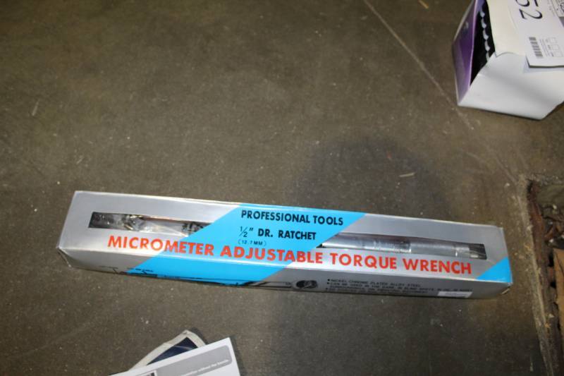 lot 33 image: Professional Tools 12in. Dr. Ratchet Micrometer Adjustable Torque Wrench