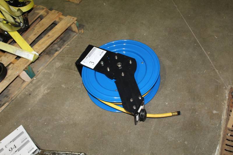 lot 3 image: Air Hose Reel w Automatic Reel