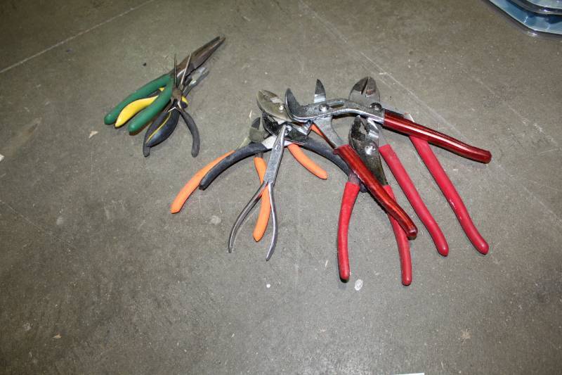 lot 86 image: Lot of (8) Pliers, Wire Cutters