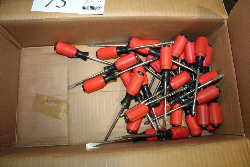 lot 73 image: Lot of (30) Screwdrivers