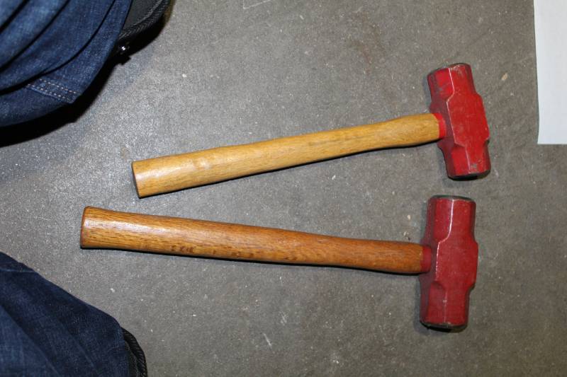 lot 102 image: Lot of (2) Hammers - 4lb., 3lb.