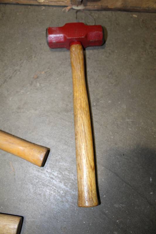 lot 100 image: 4lb. Hammer