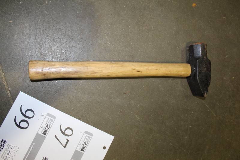 lot 98 image: 3lb. Hammer