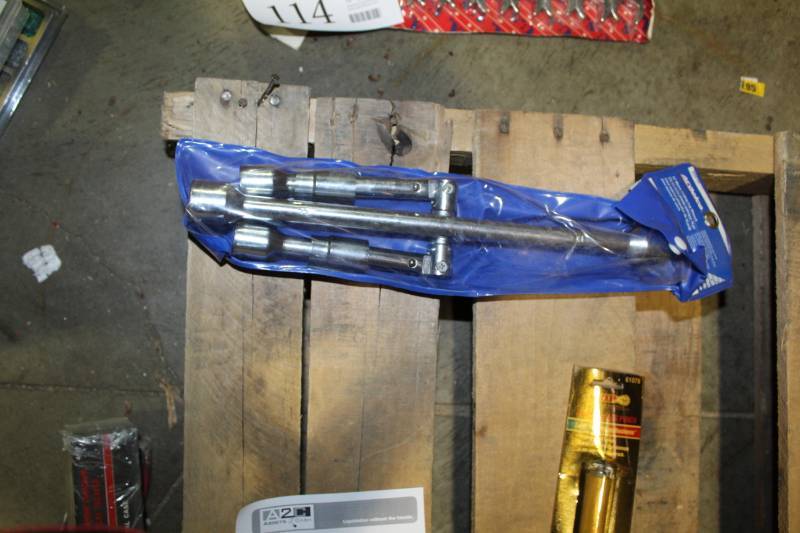 lot 113 image: AC Delco 14in. Metric Folding Lug Wrench