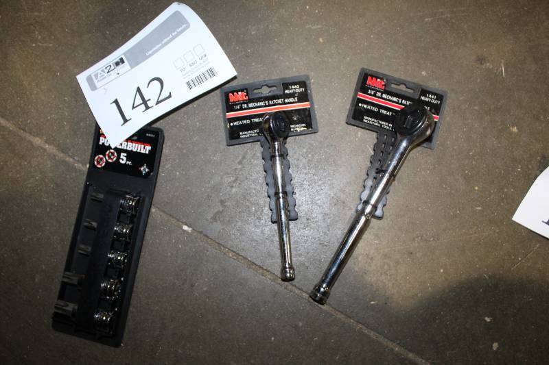 lot 142 image: Lot of (3) Hand Tools - MIT 38in. Drive Mechanics Ratchet Handle, MIT 14in. Drive Mechanics Ratchet Handle, Powerbuilt 5-Piece Star Drive Bits