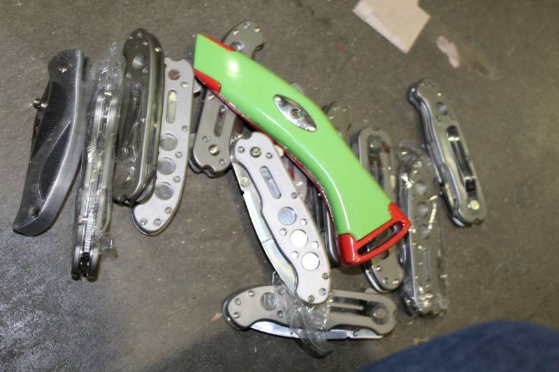 lot 130 image: Lot of (10) Pocket Knives
