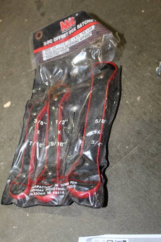 lot 132 image: MIT 3-Piece Offset Box Ratchet Set