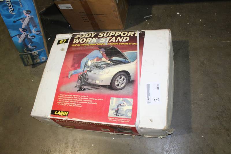 lot 2 image: Larin Body Support Work Stand