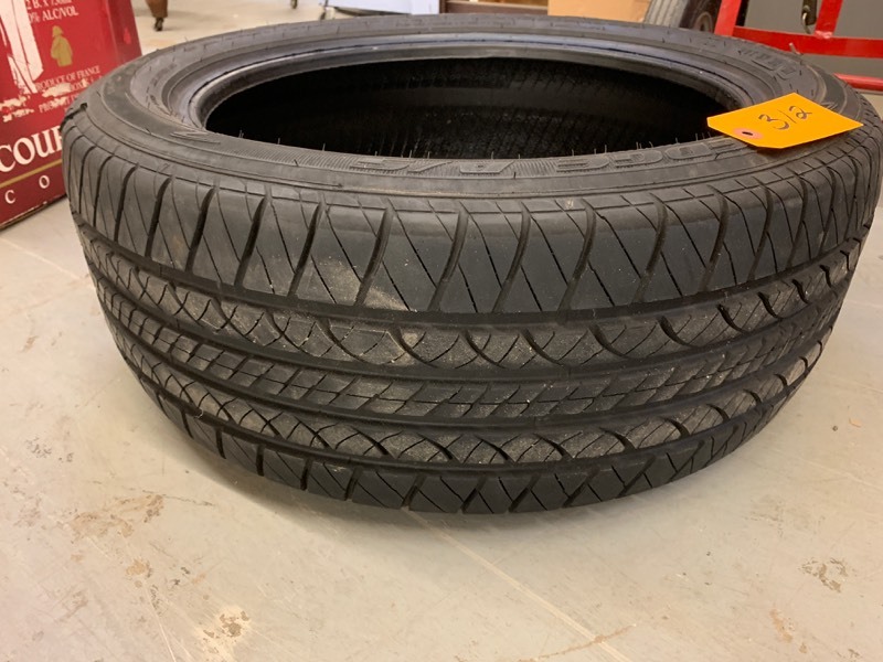 lot 312 image: KELLY EDGE AS TIRE