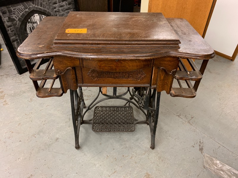 lot 317 image: NEW HOME SEWING MACHINE & TABLE