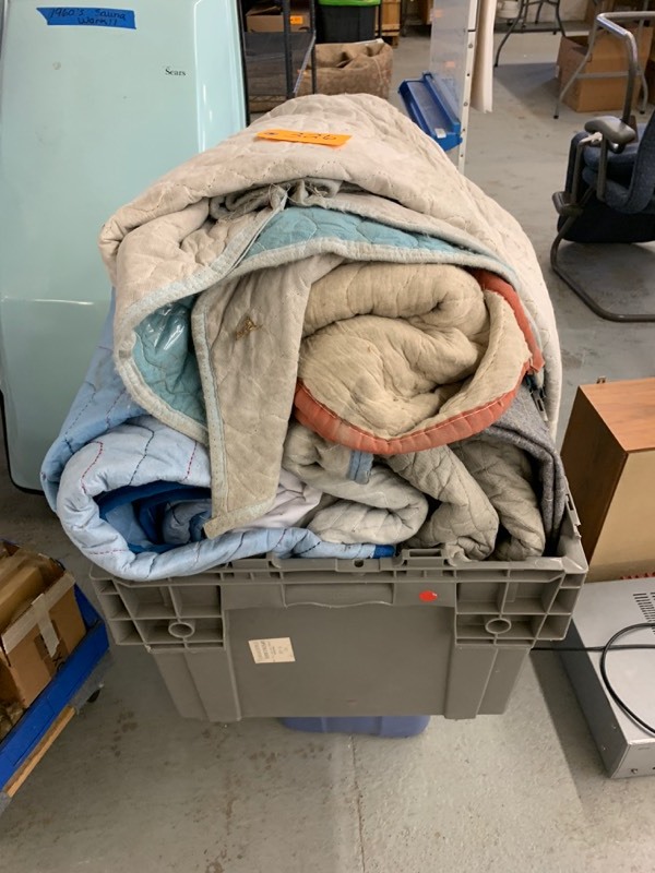 lot 326 image: LOT OF MOVING BLANKETS