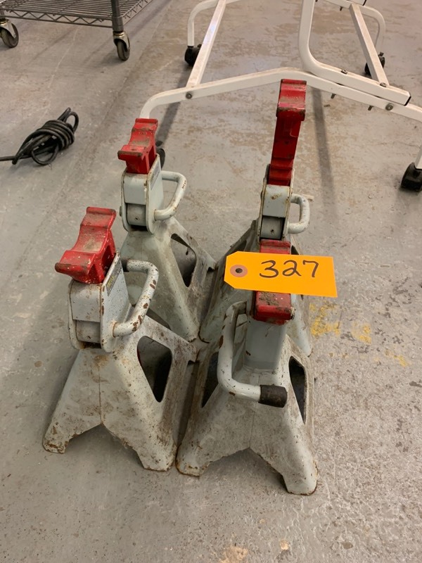 lot 327 image: 4 STEEL JACK STANDS
