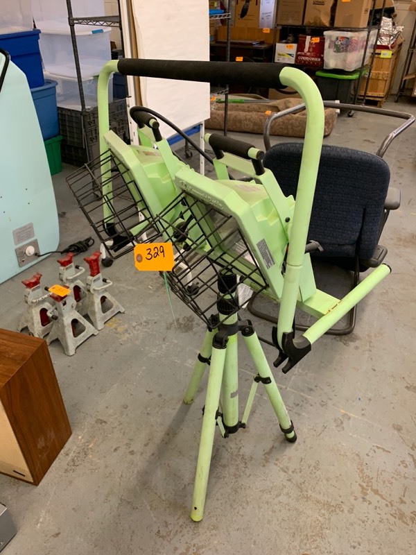 lot 329 image: DOUBLE FLOOD  WORK LIGHT ON TRIPOD STAND