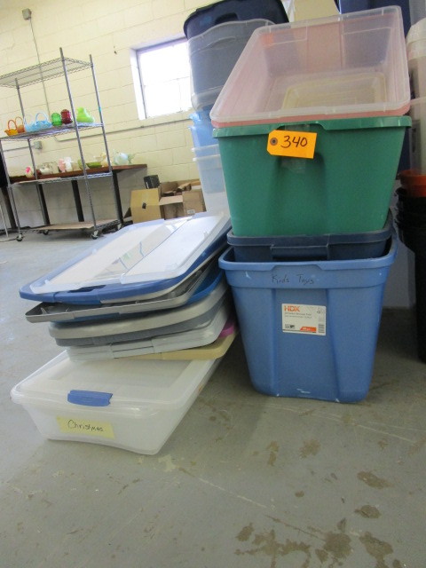 lot 340 image: 6 RUBBER STORAGE CONTAINERS  ASSORTED LIDS