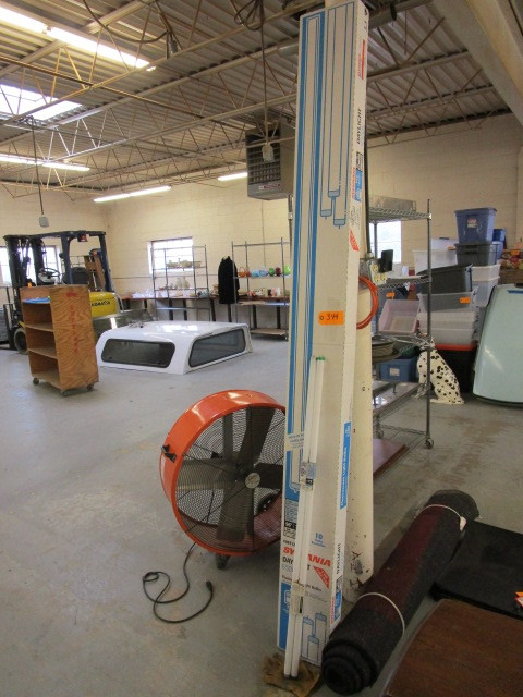 lot 344 image: SYLVANIA FLUORESCENT LIGHT BULBS