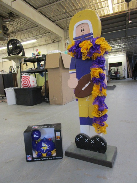 lot 346 image: MINNESOTA VIKINGS DECORATIVE CHARACTER  VIKINGS NFL TEAM DINO