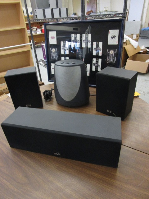 lot 353 image: HARMANKARDON STEREO, KLH SPEAKER SYSTEM, FRAMED HARLEY DAVIDSON PLAYING CARD DECORATIVE ART